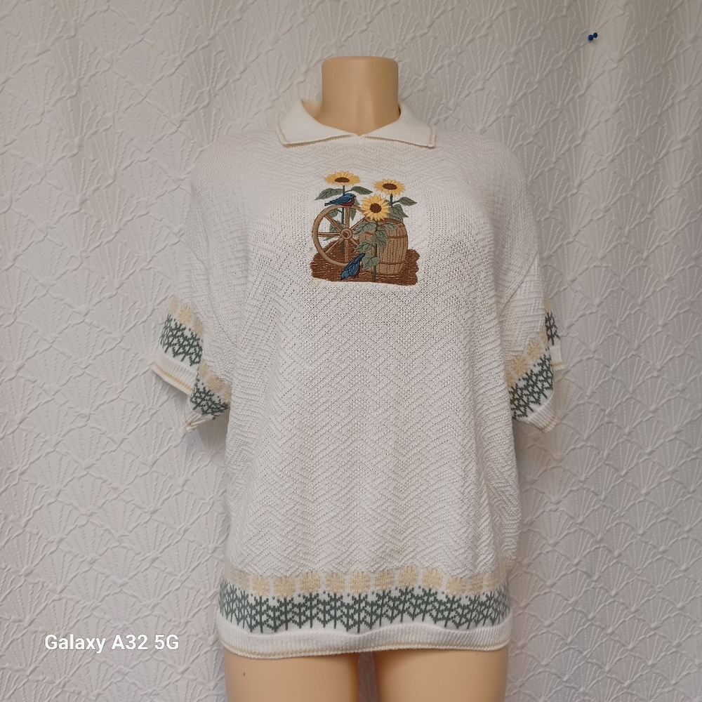 National Wildlife Federation SZ L White Knit Sweater with Sunflower Embroidery